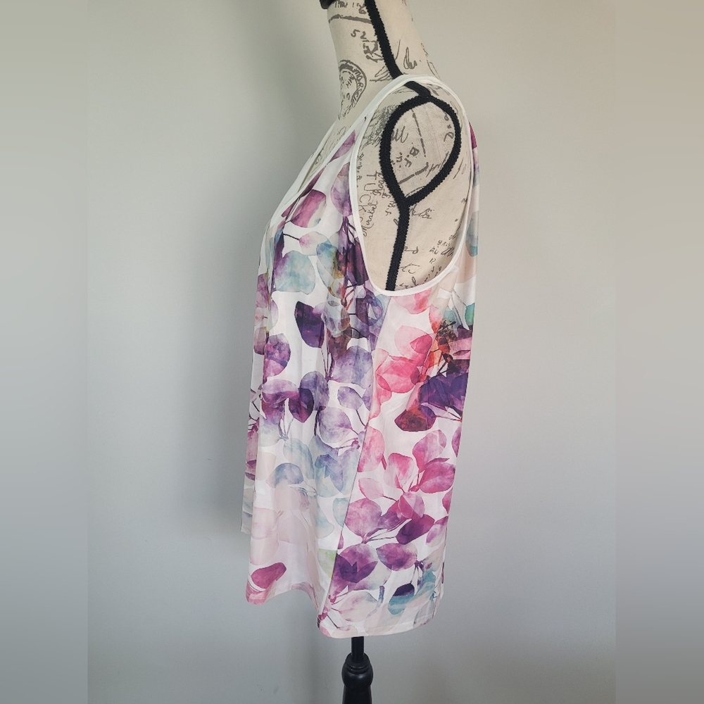 Lily tank vee-neck in floral pattern in XL - Picture 3 of 8